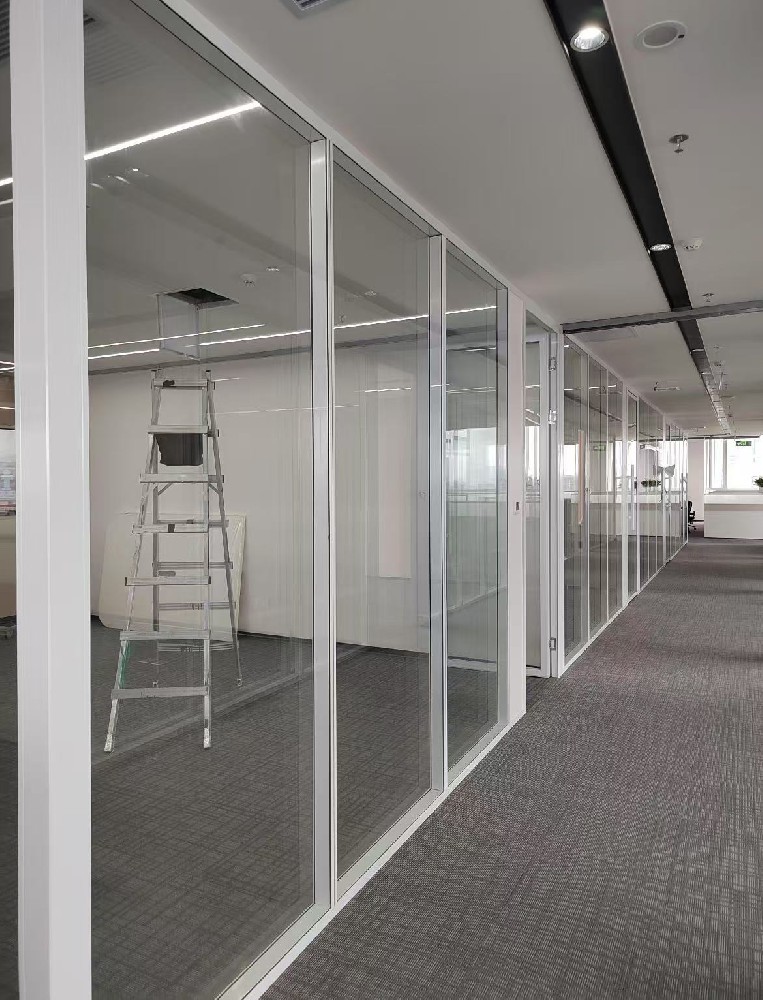 　　All aluminum partition
