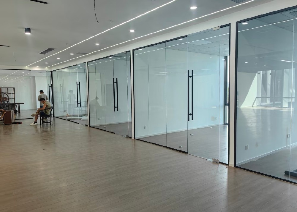 　　All aluminum partition