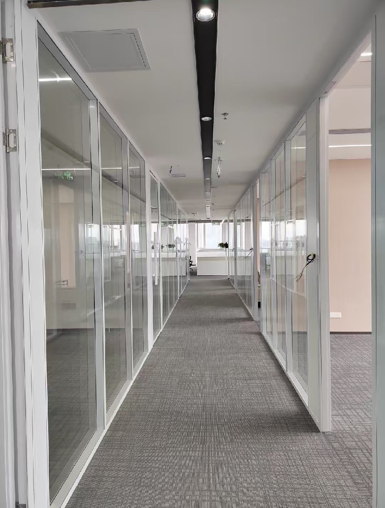 　　All aluminum partition