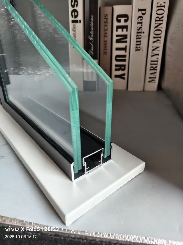 60 panoramic extremely narrow, laminated glass
