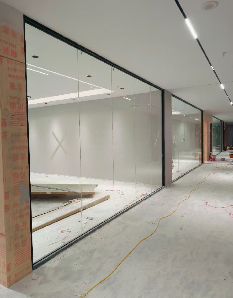 　Extremely narrow partition