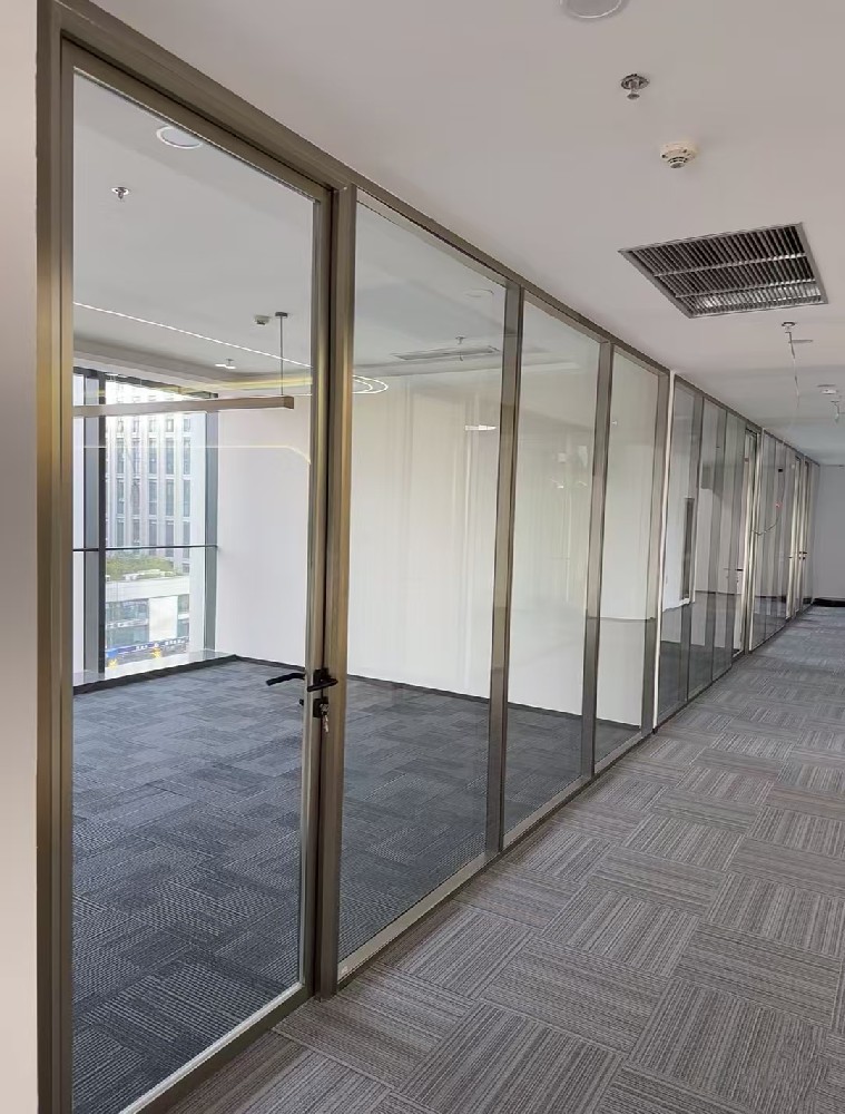 　　All aluminum partition